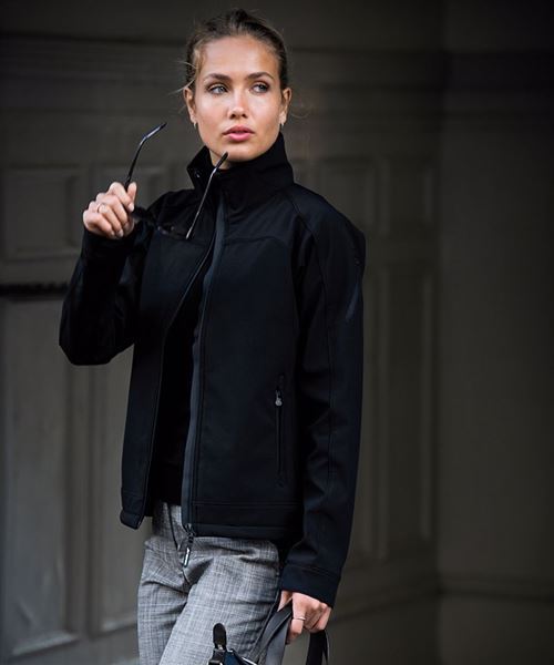 Women’s Duxbury – fashionable performance softshell jacket